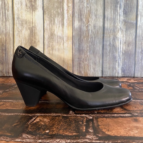 Liz Claiborne Black Leather Heels - Picture 1 of 11
